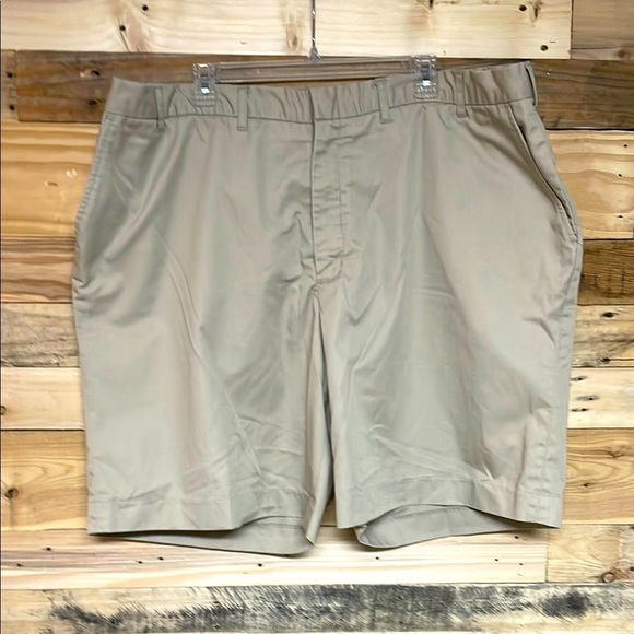 Wear Guard size W46 Khaki Color Flat Front Shorts with Front and Back Pockets - Picture 1 of 9